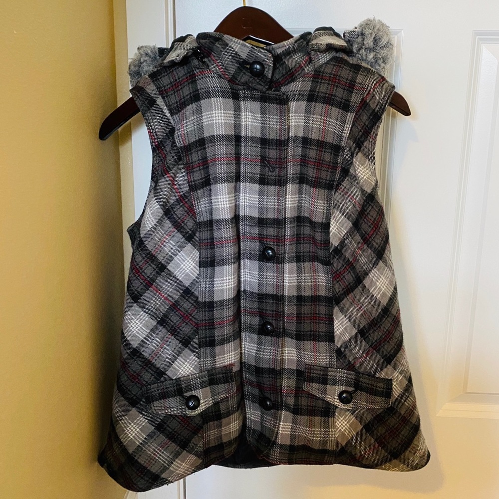 Must go! Kohl’s Sonoma plaid gray hooded vest
